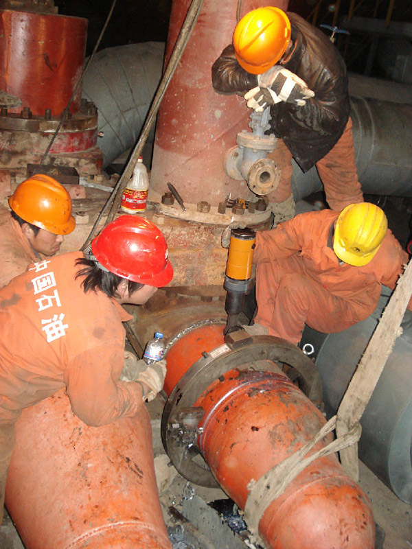 電動(dòng)分瓣式管道切割機(jī)